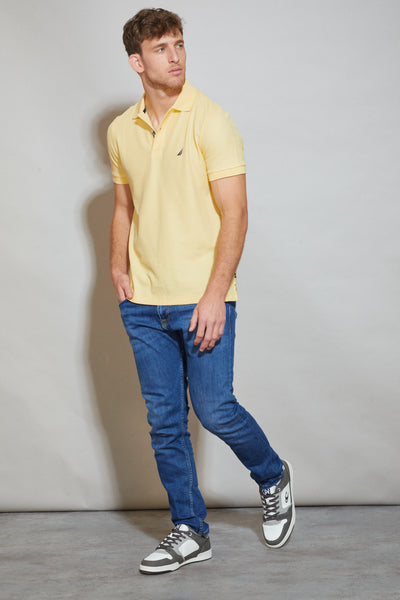 חולצת פולו שרוול קצר בצבע צהוב