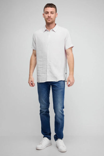 חולצה מכופתרת בסגנון פשתן שרוול קצר בגזרת TAILORED FIT - לילך