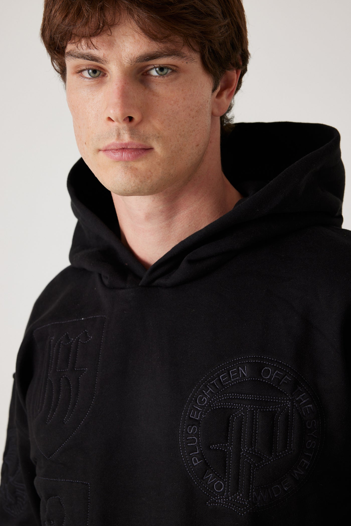 קפוצ'ון -שחור