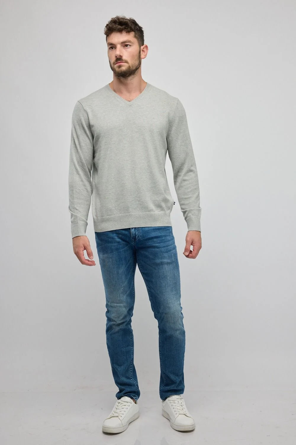 סוודר אלגנט צווארון וי - אפור