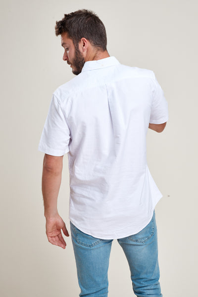 חולצה מכופתרת אוקספורד שרוול קצר בצבע לבן