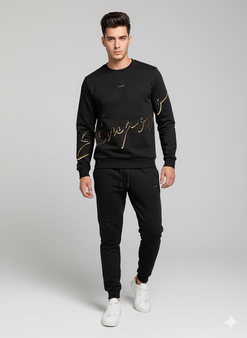 חליפת טרנינג בצבע שחור עם רקמה זהב שחור