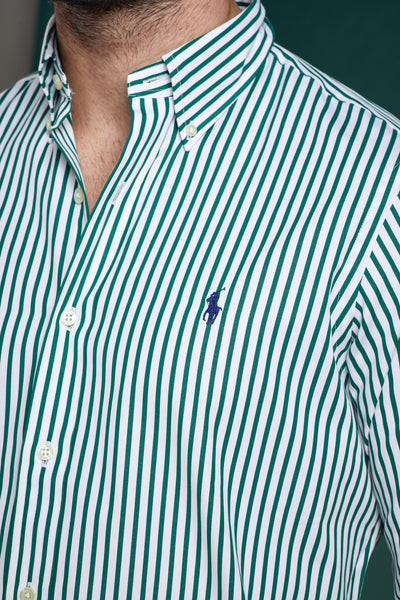 חולצה מכופתרת שרוול ארוך בצבע פסים ירוק לבן