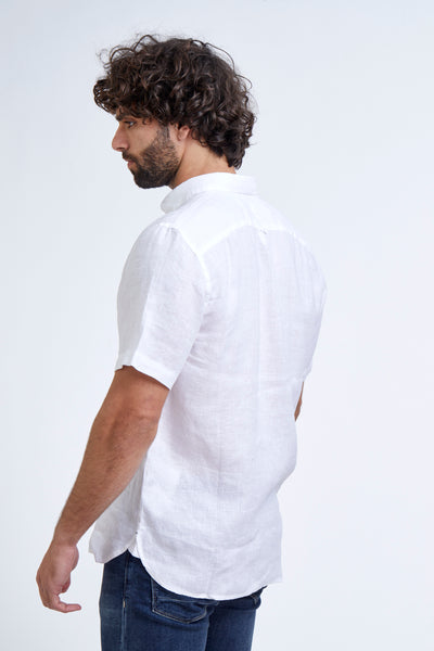 חולצת פשתן מכופתרת שרוול קצר בצבע לבן