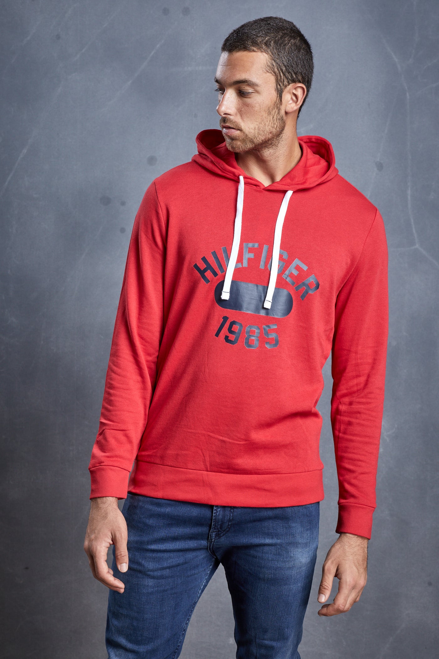 טישירט עם כובע שרוול ארוך בצבע אדום