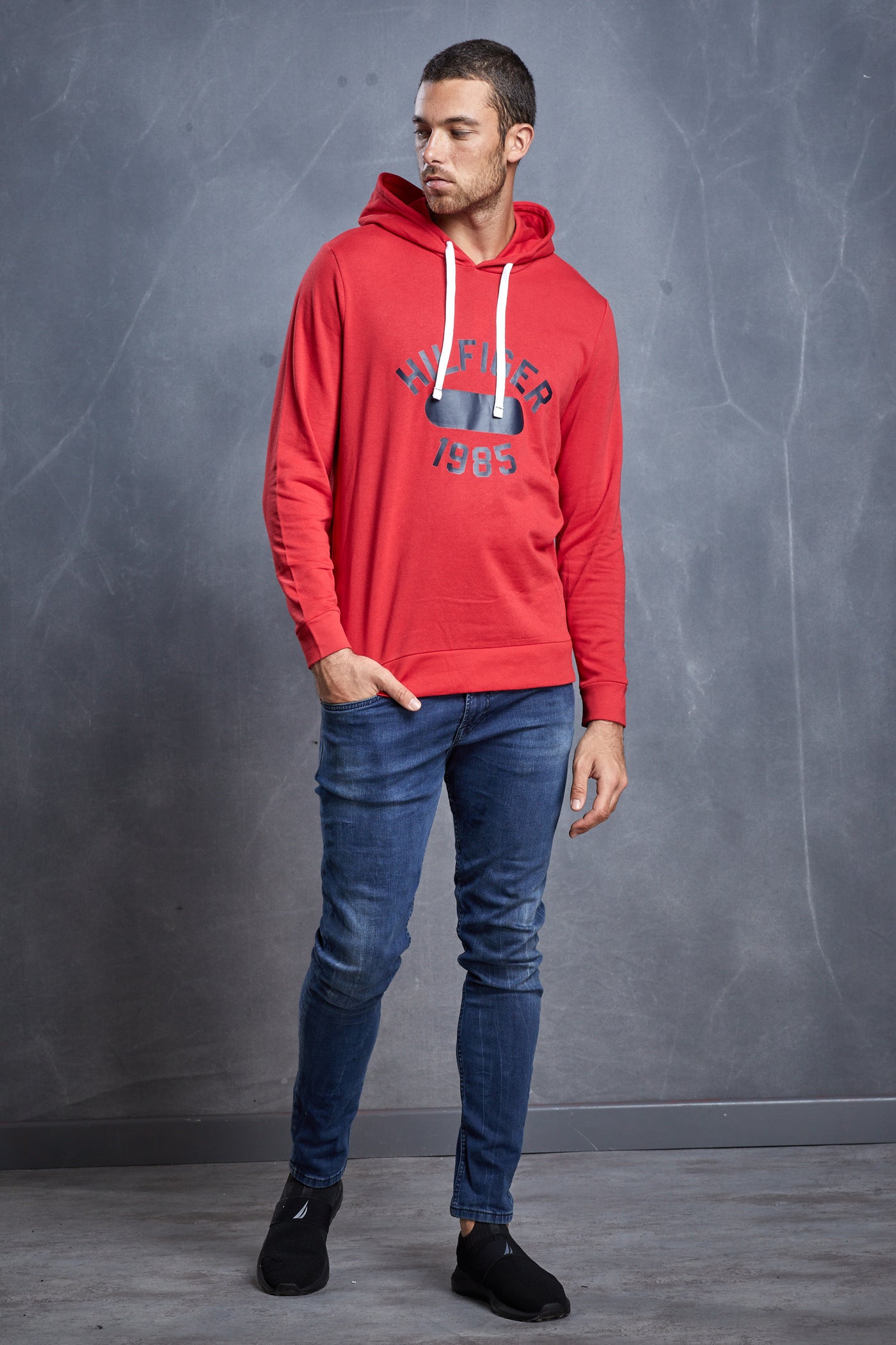 טישירט עם כובע שרוול ארוך בצבע אדום