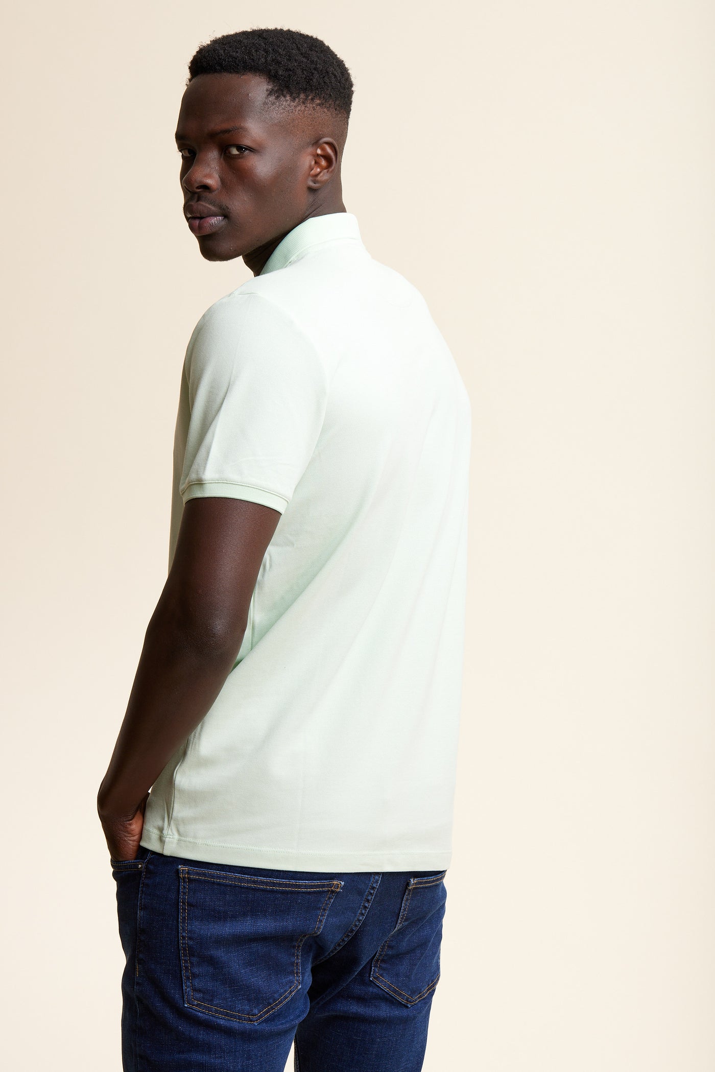 חולצת פולו שרוול קצר בצבע ירוק בהיר