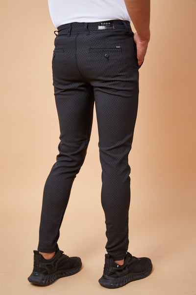 מכנס כותנה בצבע שחור דוגמה