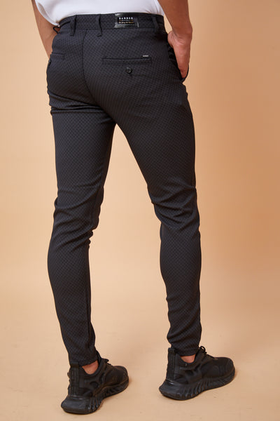 מכנס כותנה בצבע שחור דוגמה