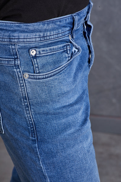 מכנס ג'ינס בצבע כחול בהיר