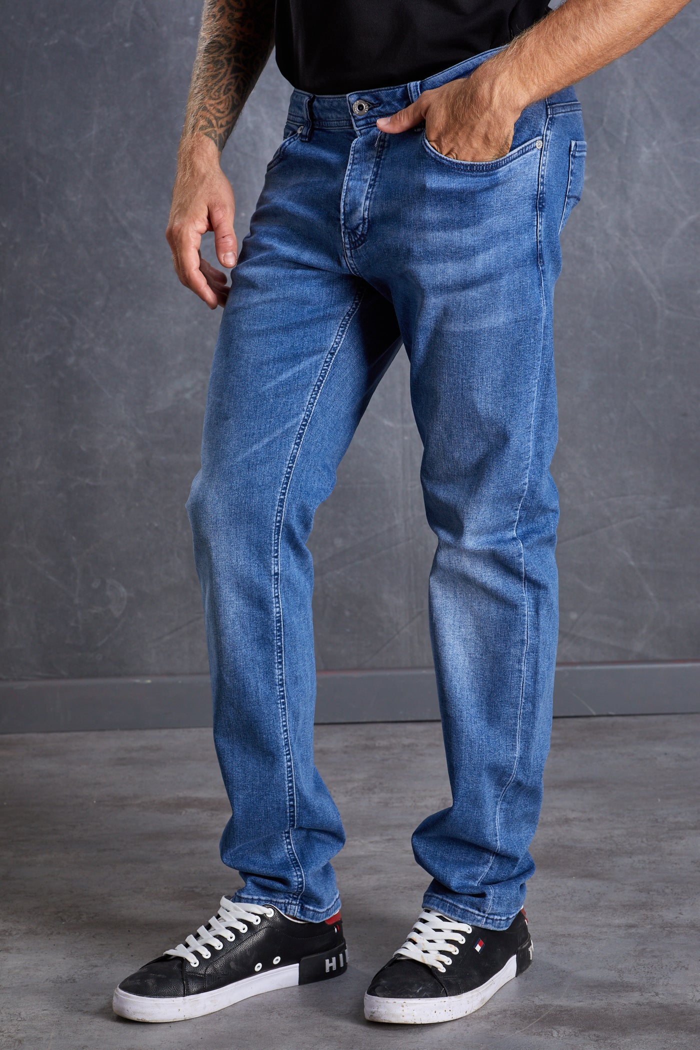 מכנס ג'ינס בצבע כחול בהיר