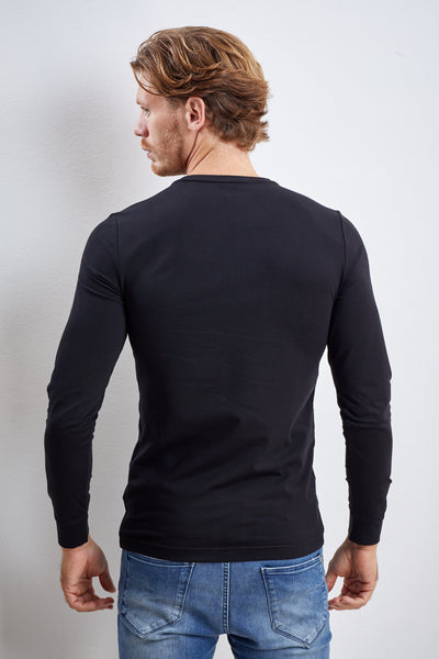 טישירט שרוול ארוך בצבע שחור