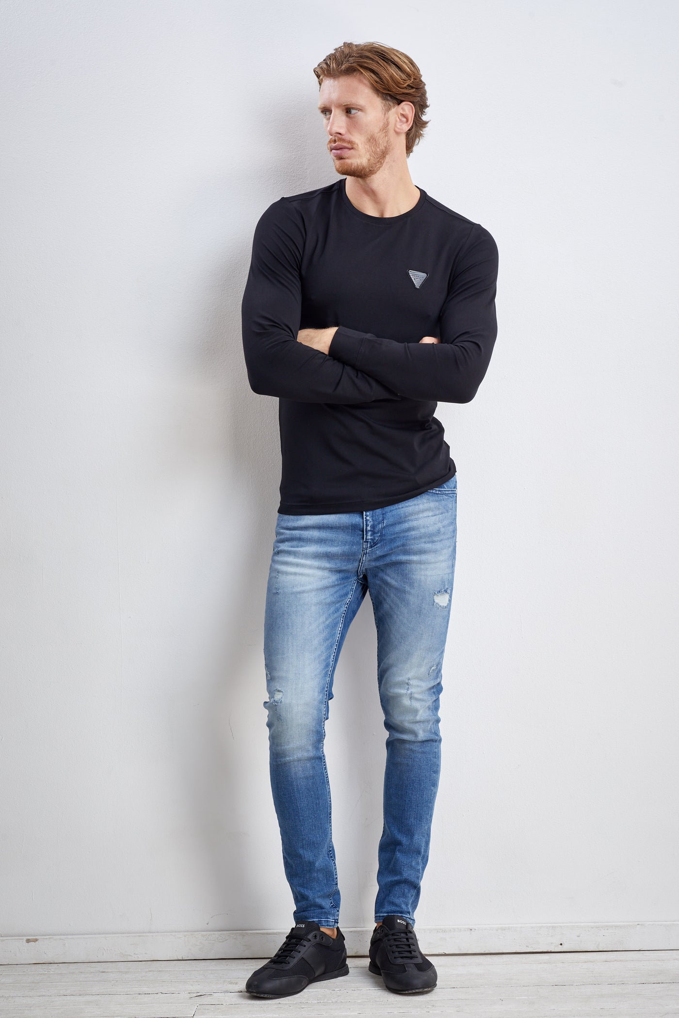 טישירט שרוול ארוך בצבע שחור