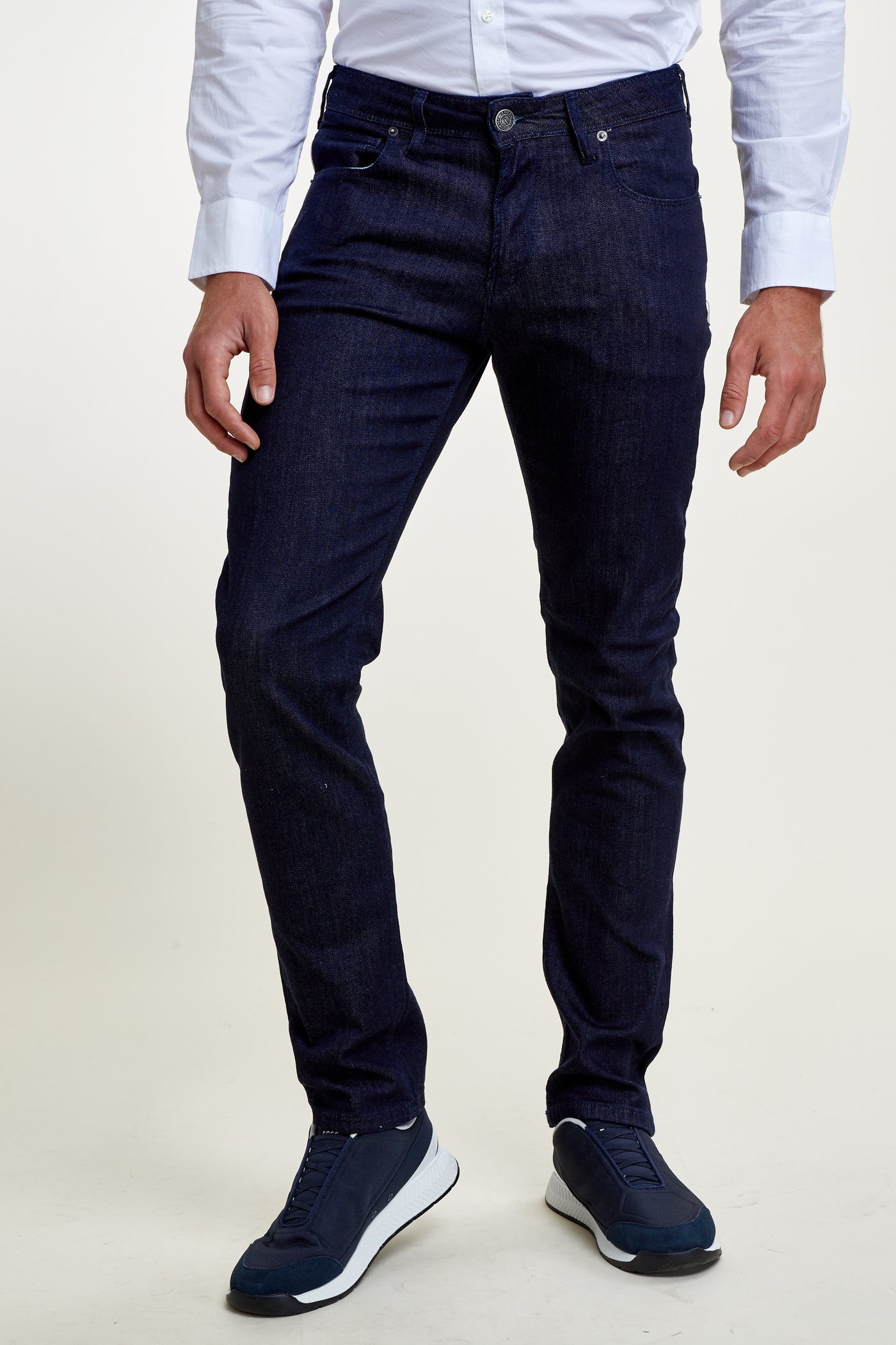 מכנס ג'ינס ריגולר בצבע כהה