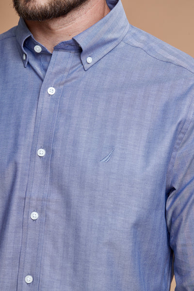 חולצה מכופתרת שרוול ארוך בצבע כחול בהיר