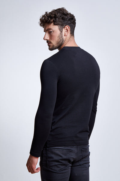 טי שירט שרוול ארוך בצבע שחור