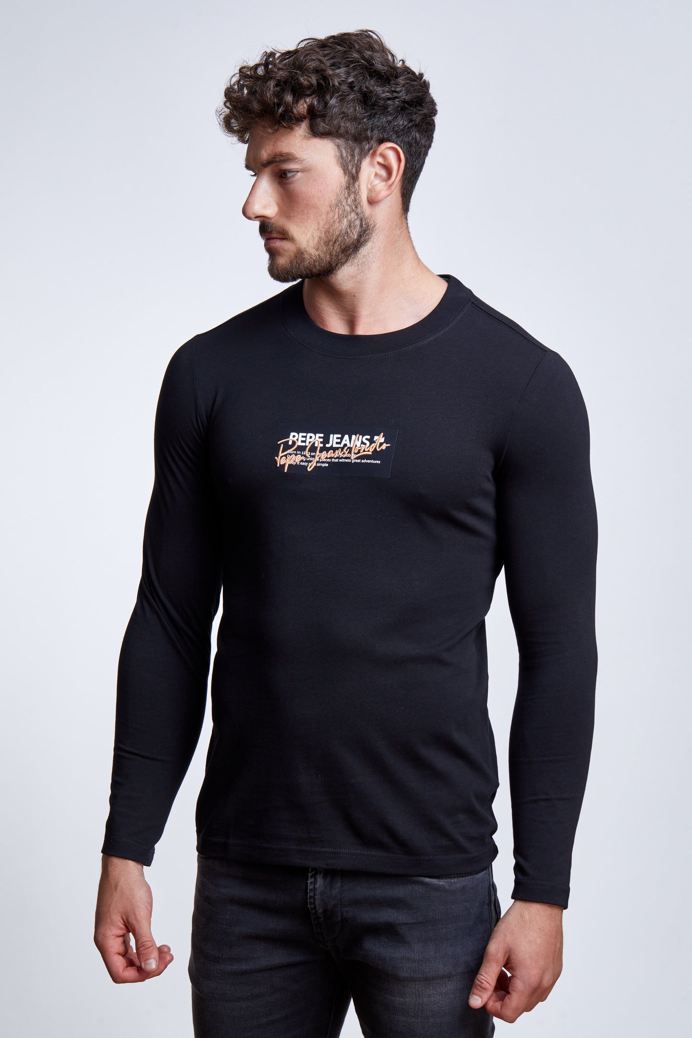 טי שירט שרוול ארוך בצבע שחור