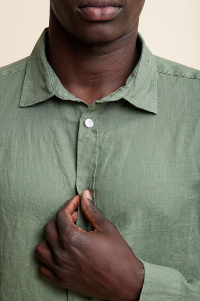 חולצה מכופתרת שרוול ארוך פשתן בצבע ירוק