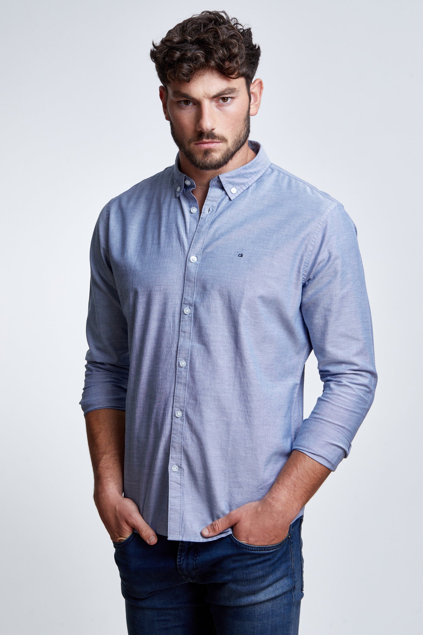 חולצה מכופתרת שרוול ארוך אוקספורד בצבע כחול בהיר