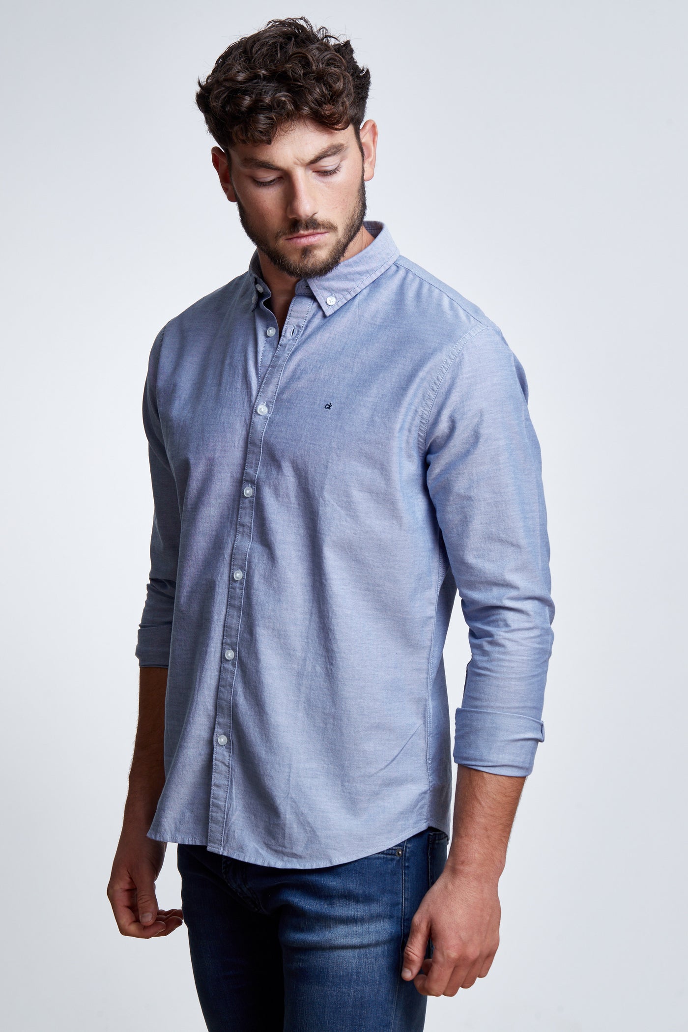 חולצה מכופתרת שרוול ארוך אוקספורד בצבע כחול בהיר