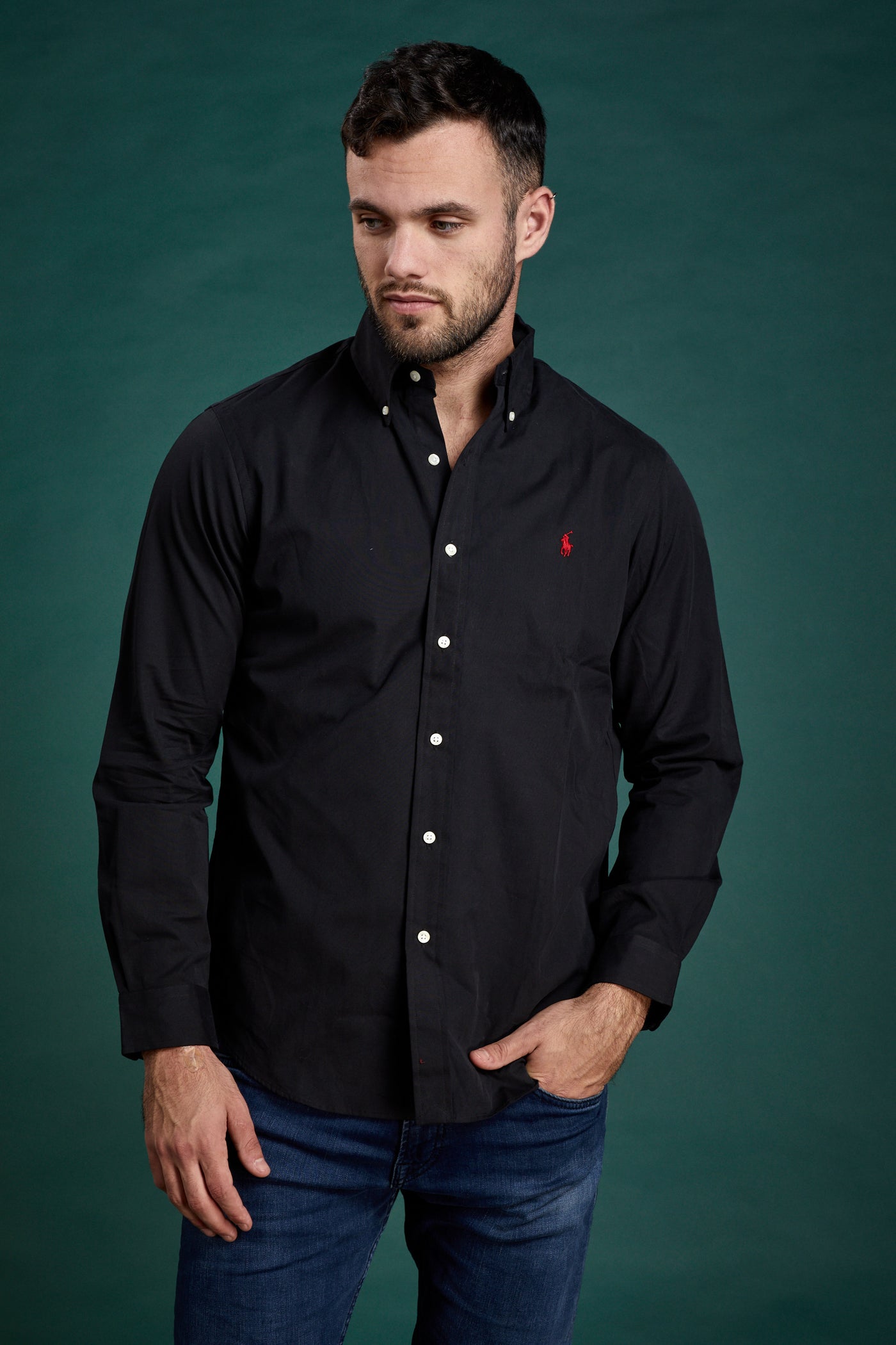 חולצה מכופתרת שרוול ארוך בצבע שחור CLASSIC FIT