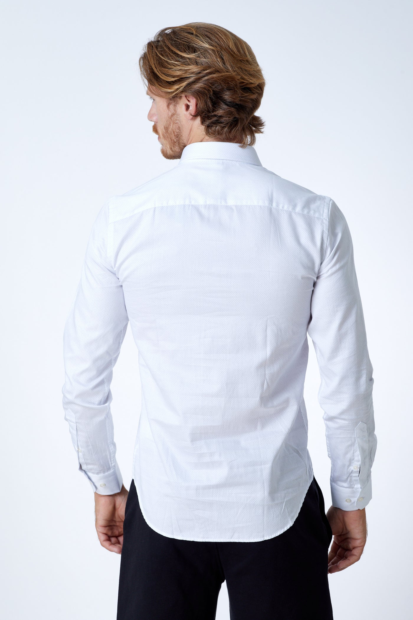 חולצה מכופתרת שרוול ארוך בצבע לבן נקודות