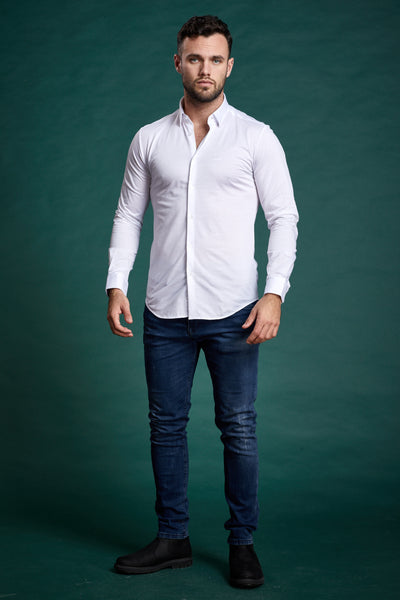 חולצה מכופתרת שרוול ארוך פיקה בצבע לבן