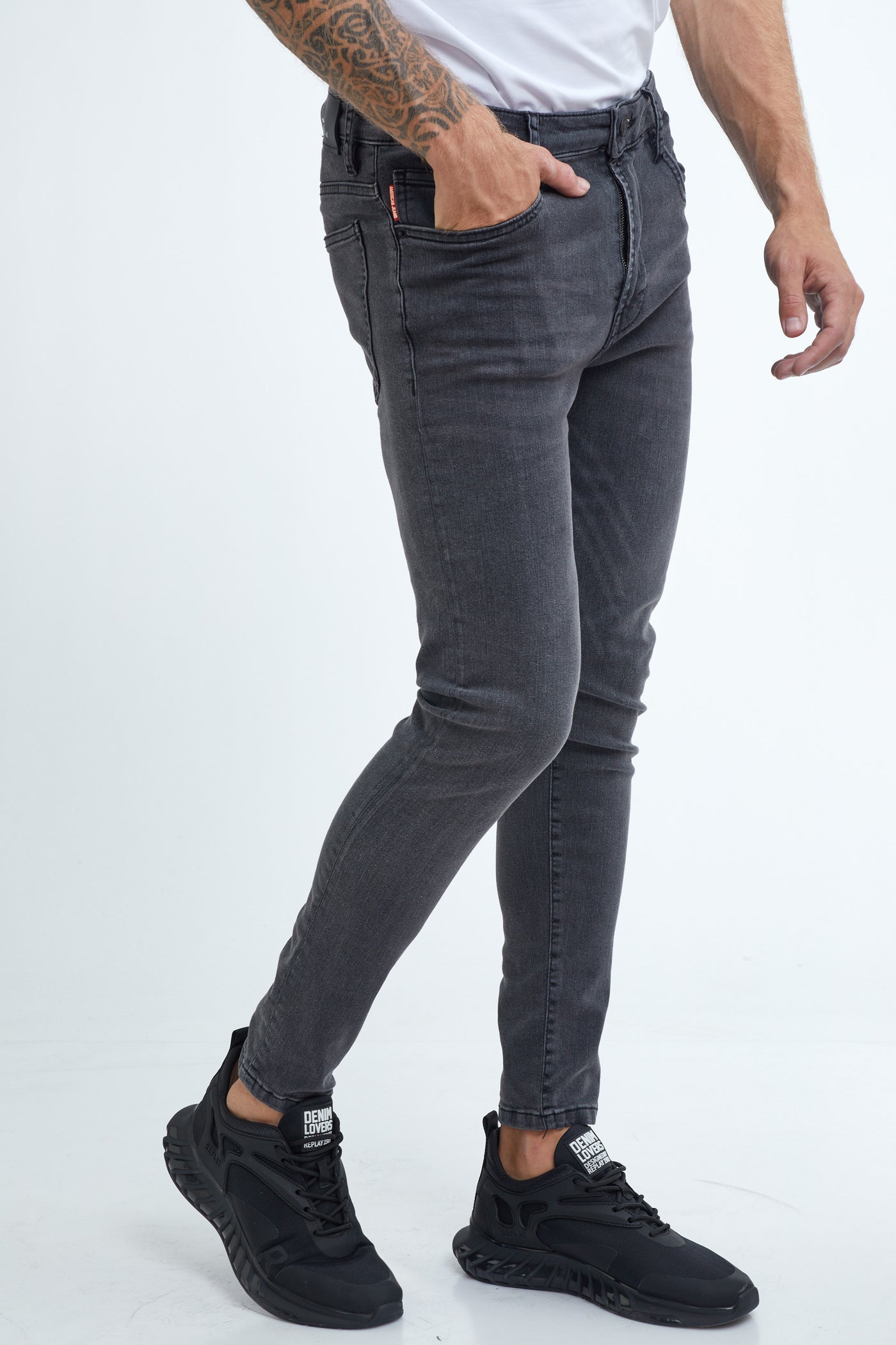 146 מכנס ג'ינס סקיני שחור