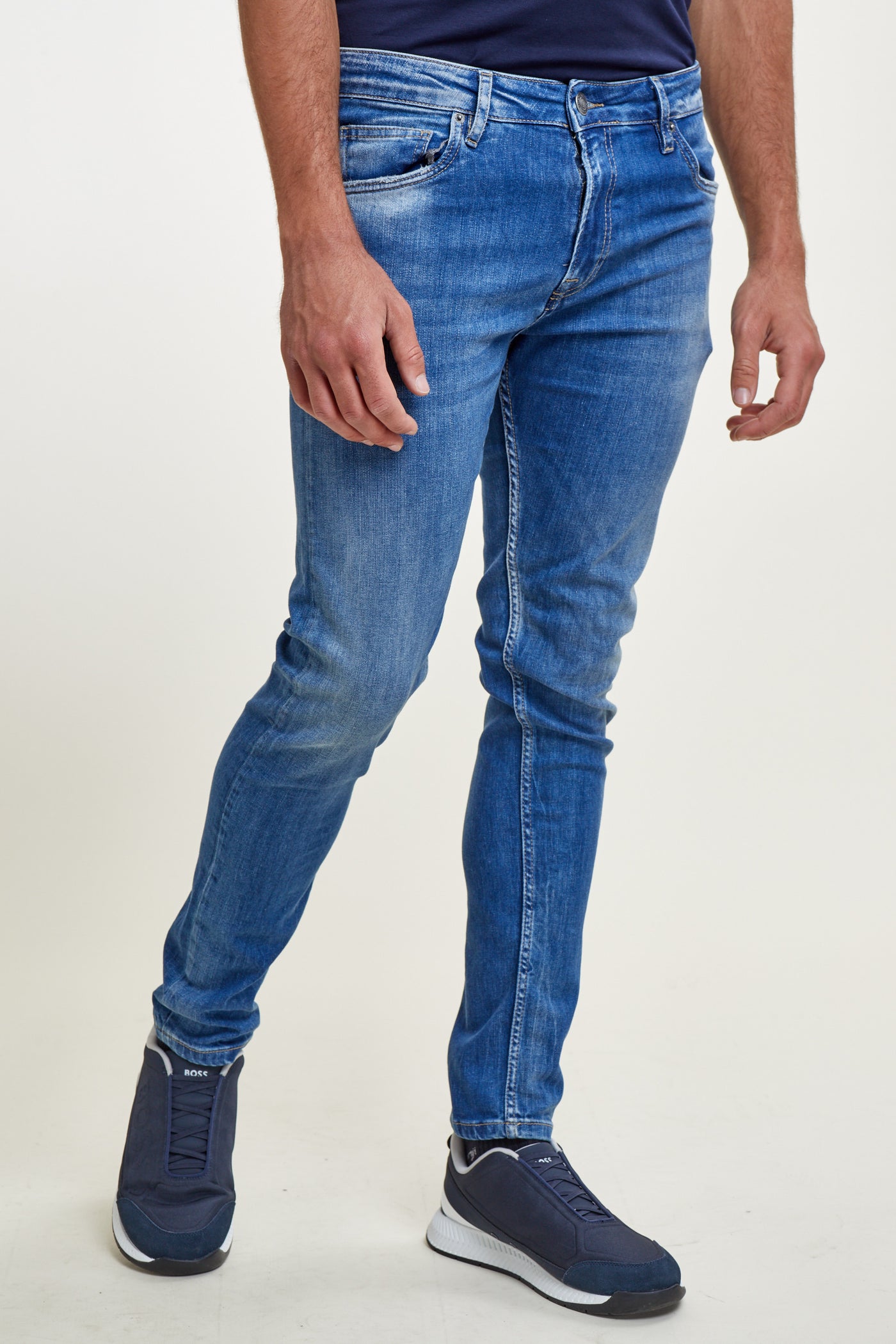 מכנס ג'ינס סלים 896 בצבע כחול 3