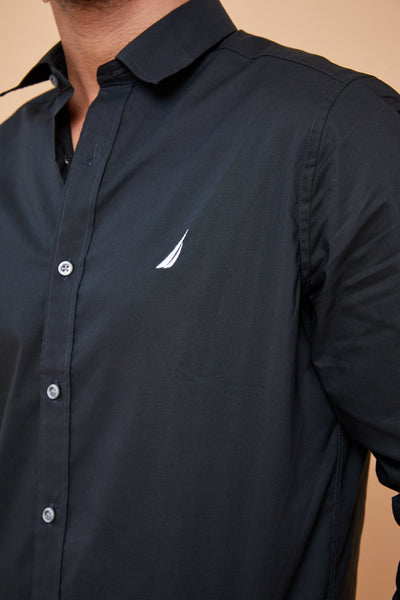 חולצה מכופתרת שרוול ארוך בצבע שחור גזרת TAILORED FIT