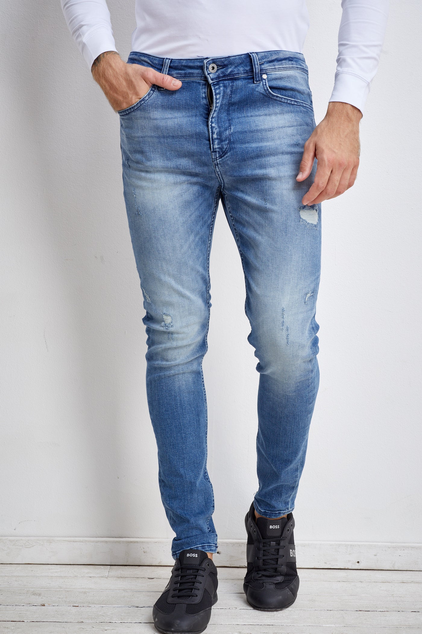 מכנס ג'ינס סקיני בצבע כחול בהיר