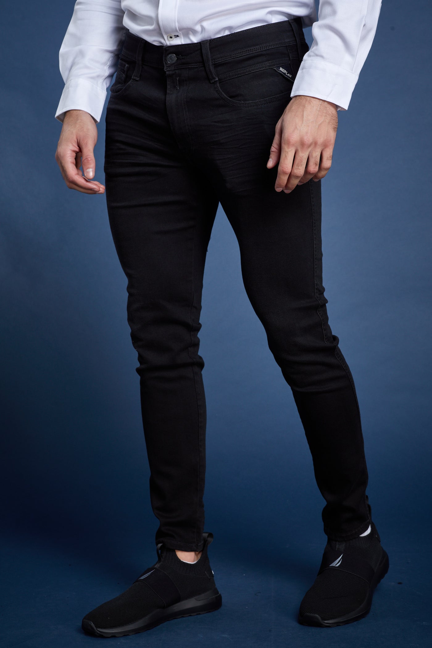 מכנס ג'ינס SUPER SLIM בצבע שחור